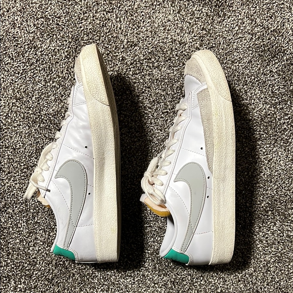 Nike Men’s Blazer Low 77 White and Gray Low-Top Sneakers - Picture 4 of 6